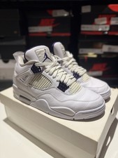 Size 10.5M - Air Jordan 4